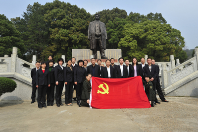 南昌開展&ldquo;清明祭掃，緬懷先烈&rdquo;主題活動