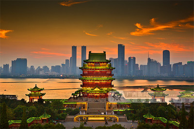 穿越唐宋重溫歷史 報網(wǎng)記者感受滕王閣別樣風(fēng)貌