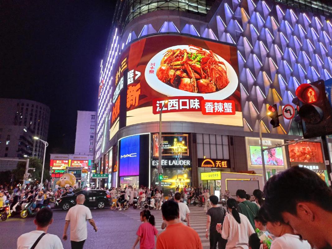 &amp;quot;第一次&amp;quot;來網紅城市南昌.圖片分別來自萬壽宮,中山路,瑪雅,